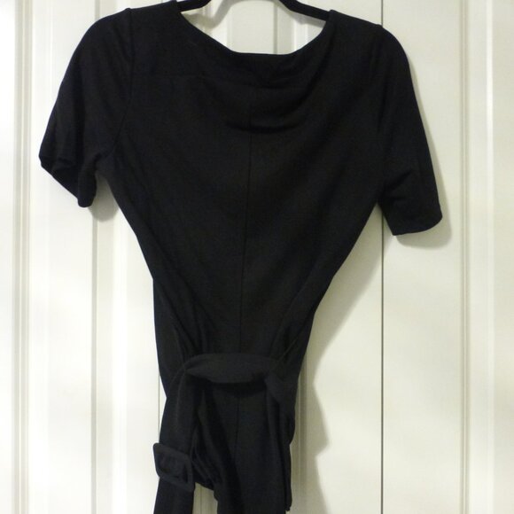 LE CHATEAU black short sleeve casual top with removable waist belt - Picture 5 of 6